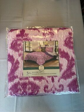 Microfiber Quilt Set in Pink Damask Pattern - 3-Piece Bedding